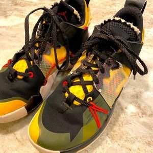 Russell Westbrook sneakers! Size 5